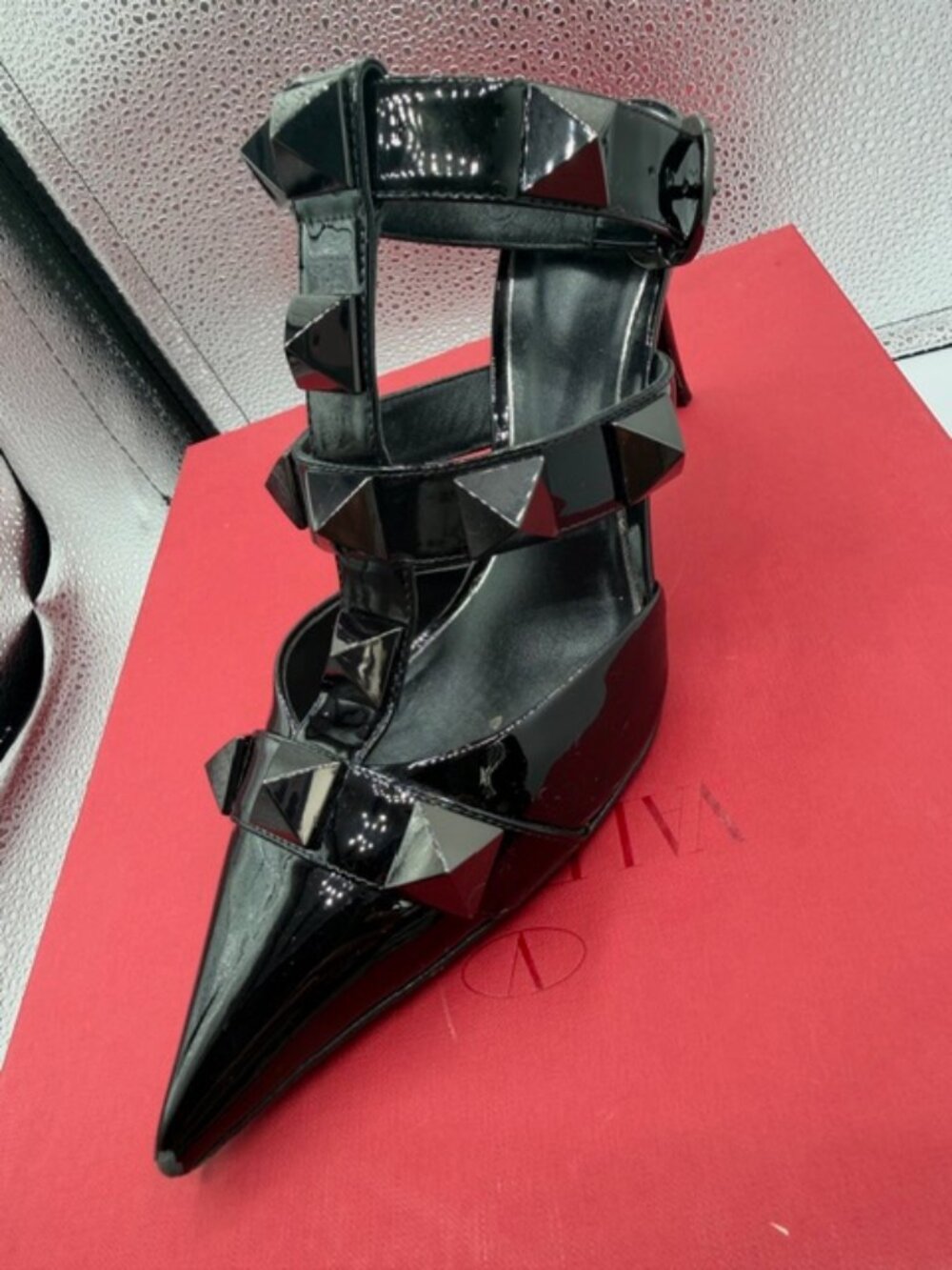 VALENTINO STUD PATENT LEATHER PUMPS - Picture 7 of 14
